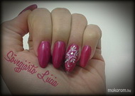 eperszínű akril virággal