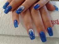 Stefi ballagós körme