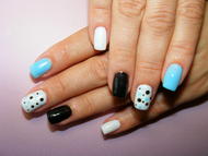 kék fekete fehér pöttyös