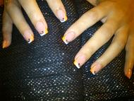 francia műköröm díszítéssel