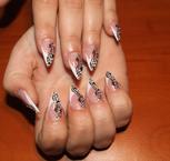 hegyes francia fekete mintával