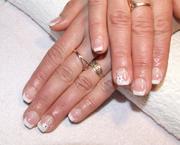 saját körömre francia