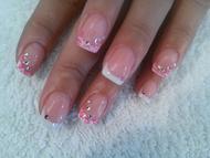 francia műköröm díszítéssel