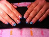 Masnis kék körmök