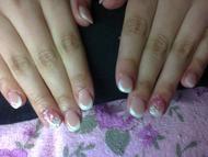 Francia körmök kagylóval