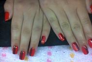 Ferrari piros köröm sportcsíkkal