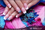 Best Nails - francia köröm egy kis kék csillámmal 