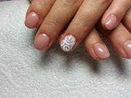 nud és fehér csillám dísz