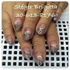 Saját köröm zselés dísszel