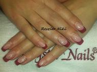 Épített zselés díszítéssel