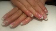 Best Nails - rövid francia akril virággal 