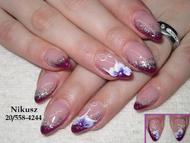 Ferde lila virággal