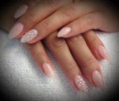 Best Nails - épített