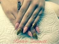 Rózsaszín arany strasszkövekkel