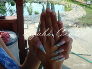 Stiletto mega white-al díszítve