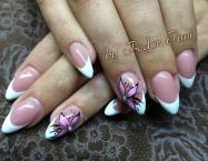 Fehér francia virággal