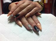 Best Nails - Bézs fekete köves