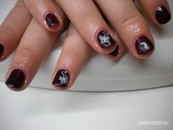 padlizsán színű zselés lakkozás