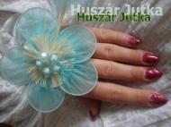 Csupa piros csillogás