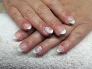 saját körömre francia