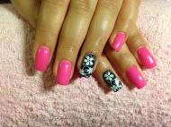 Zselé gyűrűsujj díszitéssel