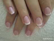 fehér francia lakkzselével