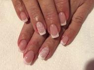 Fehér körömnyomda