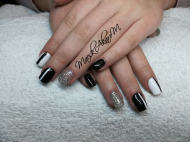 Fekete fehér csíkos