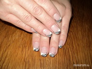 Egy virágkötőnek 1 körme