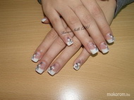 akrillal díszített