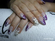 akrillal díszített