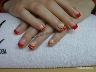 akrillal díszített