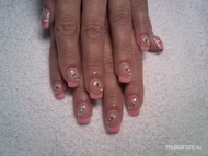 akrillal díszített