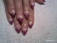 akrillal díszített