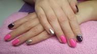 Pink fekete és pezsgő színek harmóniája
