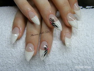 akrillal díszített