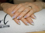 akrillal díszített