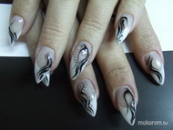 Best Nails - Timcsinek feketén fehéren