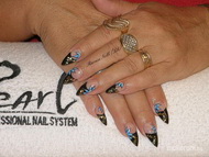 akrillal díszített