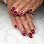 Virágos bordó köröm