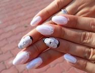 porcelán virág díszitéssel