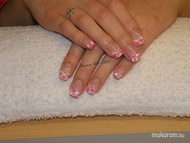 akrillal díszített