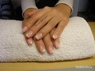 akrillal díszített