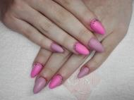 Pink köröm 