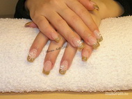 akrillal díszített