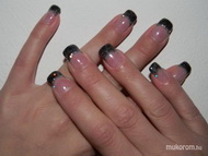 Fekete csillámos díszítéssel