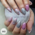 Best Nails - Pink és ezüst mandula körmök