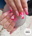 Neon pink körmök