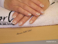 akrillal díszített