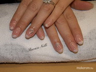 akrillal díszített